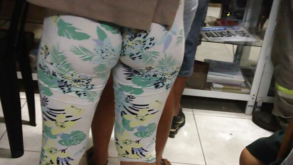 Gadis-gadis difilmkan film bokep kolosal berciuman satu sama lain dan kemudian mereka bertulang