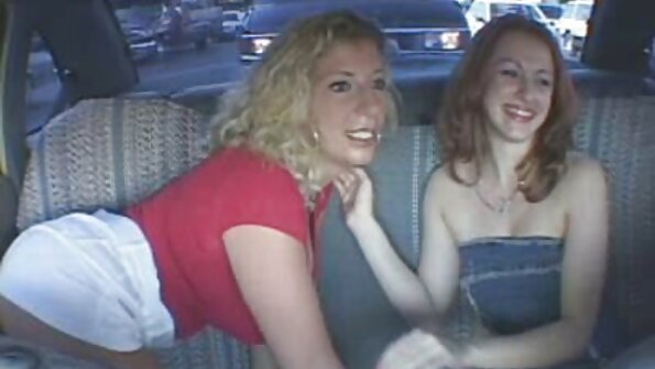Seks mobil film bokepl hardcore dengan pria ayam besar berdebar Molly Jane